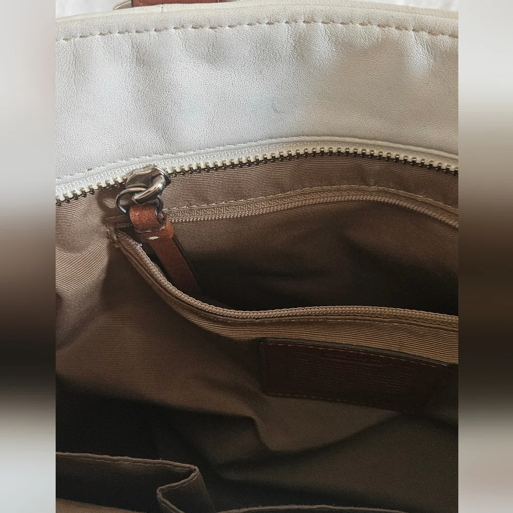 Coach Hampton Leather bucket tote shoulder bag. #f11201 - Picture 8 of 8